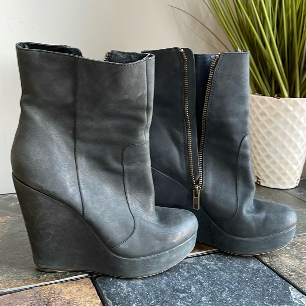 Wedge bootie